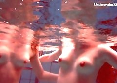 Kinky Diana Zelenkina and Simonna gonna make you jizz with underwater show