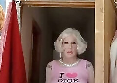 Sexy bimbo