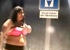 Vicky TRANSSEXUAL ist waiting for the instruct - no kink, just groping