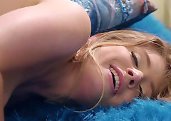 Natural beauty invited black friend for session of good fuck