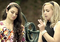 A sensual Parisian stroll for the beautiful Tina! - Jacquie et Michel TV