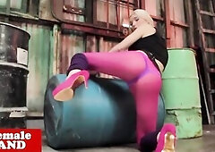 Transsexual Aubrey Starr analplays with toy