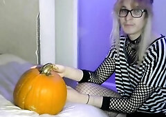 Transgender screws and reviews several different gourds and squashes