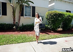 Launch break sex in the bus with an elegant office worker