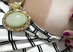 I'm a older woman with a large butt who prefers it in the booty