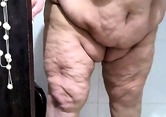 Coolmarina. Pissing in the shower and games with the shiner