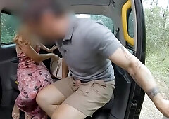 Hot blonde beauty forgot her cash and had to pay her taxi driver with a passionate sex in his car