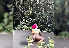 Quickie outside releasing splash