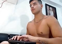Hot Colombian papi solo