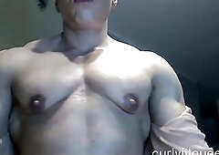 mother I'd like to fuck gym rat flexing her every day pump