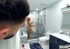 BangBros: Roxie Sinner Ravaged The Pool Guy