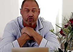 Arclyte fucks masseuse TS  Stefani Special