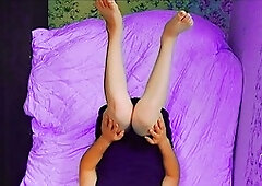 Gorgeous t-girl Crossdresserkitty playfully holds a heart-shaped balloon