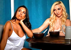 Lusty hotties Luna Star and Kendra Sunderland lick pussies