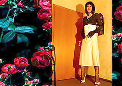 Roxy: white looks so guiltless...