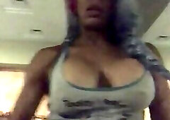 Jerking off in the gym and shooting a load