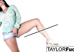 Hot Taylor gets naked