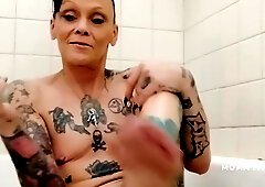 Mommymisfit Shaving & Bathing In A Thunderstorm