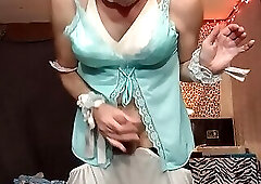 SUMM SISSY COCK RUBBING