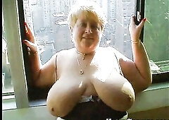 Slideshow of amateur aged images captured at home by grannies