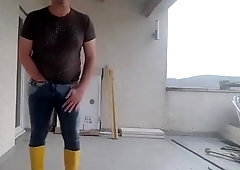 Aprem humide en slim et bottes de chantier