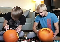 Hot twinks foursome with cumshot