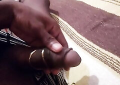 Casi me vengo en la cama ando muy atrevido con mi verga grande