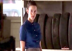 Jennifer Connelly giving us a wonderful look at her great bazookas as that babe rides a stud whilst topless in a garage.From Inventing the Abbotts.