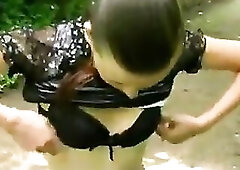 je ne peux pas certifier que c'est vraiment laure manaudou mais c'est presque sur !