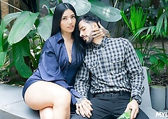 Inked brunette La Rola nicely jumping on a pretty massive sausage