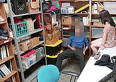 Raven Reign open up her legs wide open as her snatch got bang!