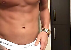 Chris Diamond cums on his underwear