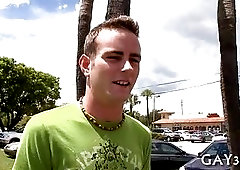 Muscle hunk gets pounded