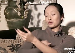 Die 24-jïhrige Tyra aus Berlin masturbiert leidenschaftlich mit Vibrator - Asian German babe with perky tits masturbating solo