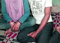 Desi girlfriend fucked boyfriend in canoe style in jeans t-shirt with hindi audio claire vaise full