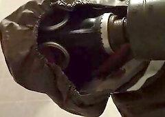 PervLinda gumlin with gasmasc and NVA Coat is sitting in baths and shows her Butt