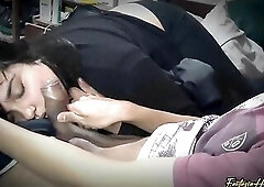 Playing clip games online during the time that my ally lies down on my lap to rest