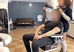 Barber shop blowjob, dialoghi italiani, salon de coiffure