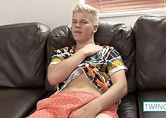 Blond Fucktoy Man Matthew M Fapping Off And Fingerblasting His Booty!