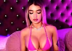 Big ass babe exposes her big boobs