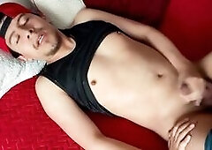 Amateur guy Dreichwe enjoying some solo play in bed