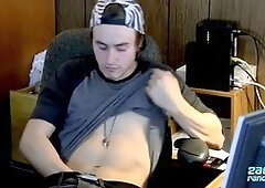 Toned Zackrandall jacks off in front of computer