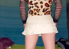 Micro micro-skirt rump wiggling dance