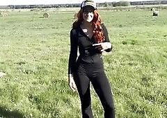 Napalona ruda laska wyruchała fotografa podczas sesji zdjęciowej - POLSKIE PORNO