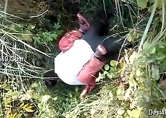 Today Exclusive- Desi Randi Bhabhi Out Door Sex With Customer