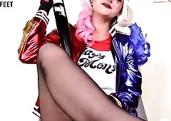 Harley Quinn teases u with her feet in ebony stockings