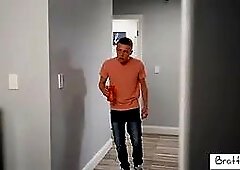 Provocative MILF Screams with Pleasure as She Climaxes all Over Stepson's Hard Cock S9:E5