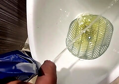 Biz dude at rest room, he let me pound him