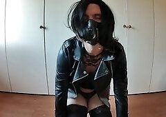 Big cumshots, high heels, solo