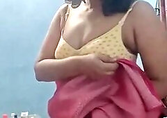 Gouthami reddy manthena showing her nude bra and navel show in bedroom video leaked